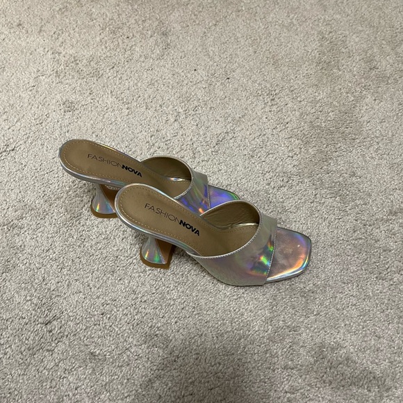 SHOES - Picture 2 of 5